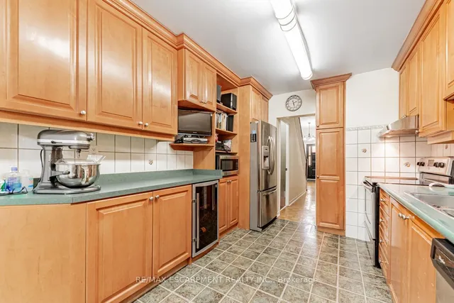 Additional image 9 of 11 Alma Ave