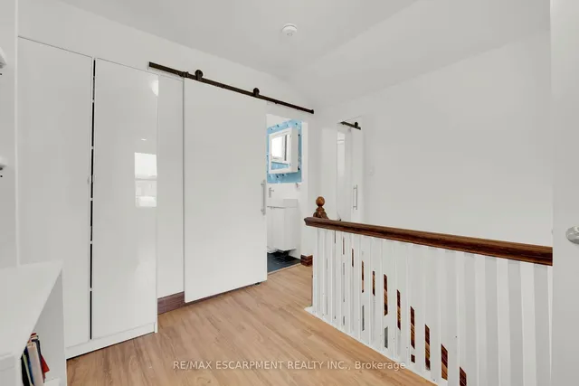 Additional image 28 of 33 Mayflower Ave