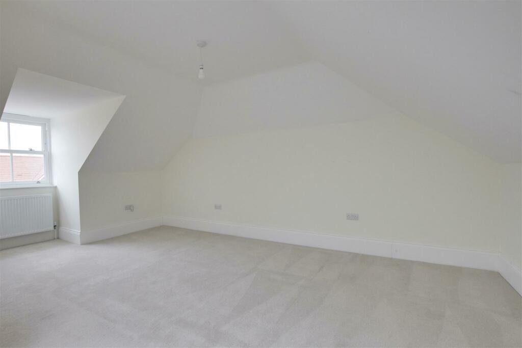 Additional image 12 of Horseshoe Place, Windmill Hill