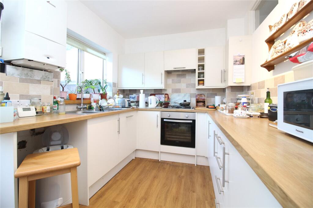 Additional image 3 of Vincent Close, New Milton, Hampshire, BH25