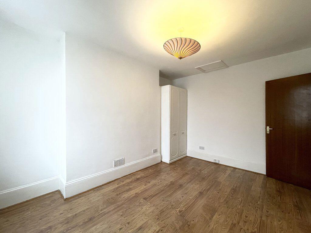 Additional image 13 of York Road - P1105