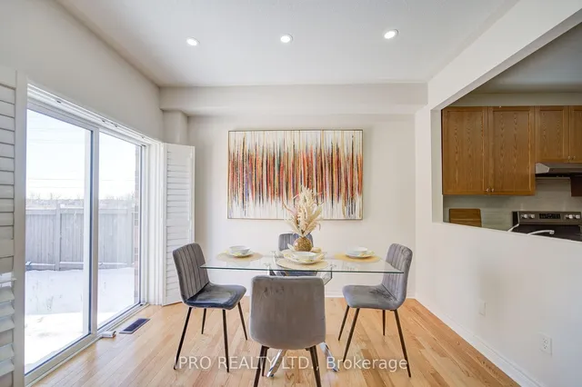 Additional image 17 of 566 Bessborough Dr