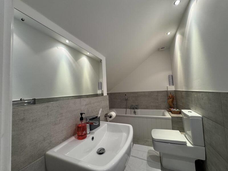 Additional image 26 of PRIME PENTHOUSE APARTMENT 5 MINS TO BEACH & TOWN WITH PARKING