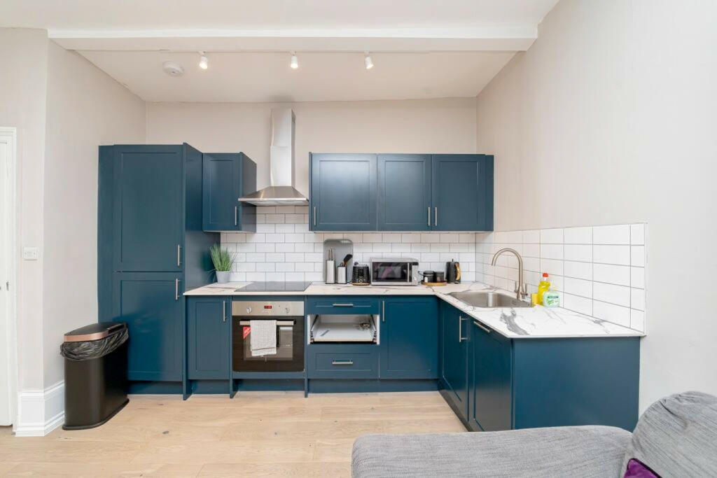 Additional image 4 of London road