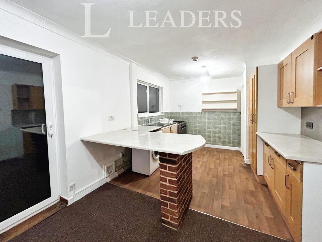 Additional image 5 of Amberly