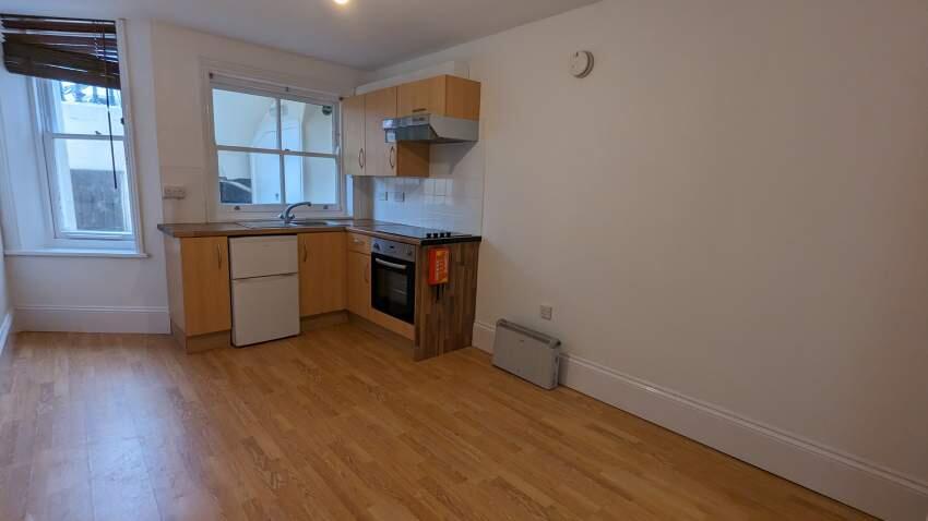 HOLLAND ROAD CLOSE TO PALMEIRA SQUARE