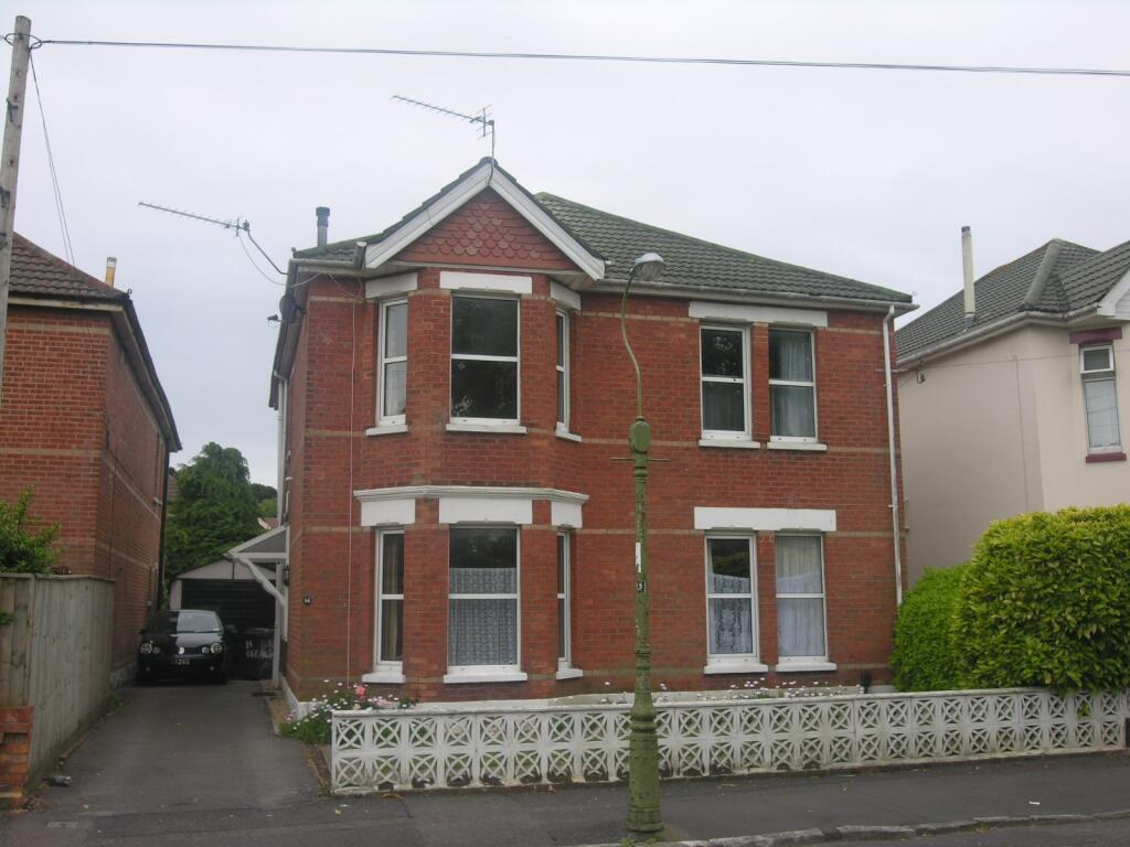 6 bedroom Detached House in Charminster