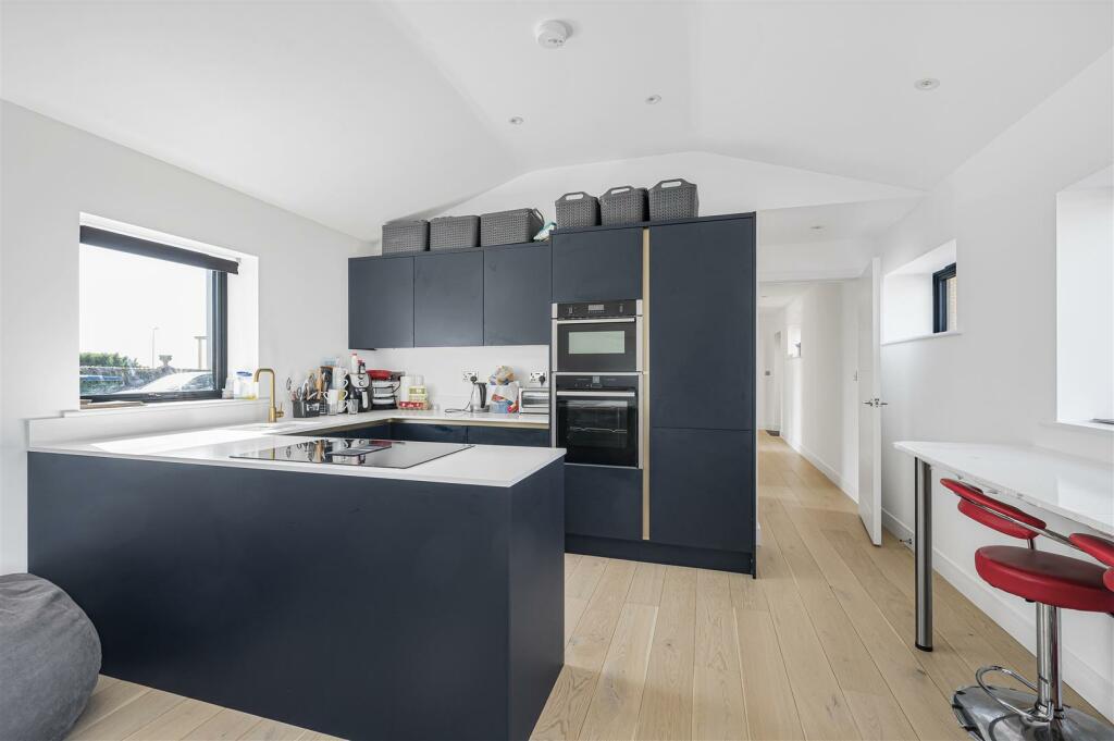 Additional image 16 of Claremont Road