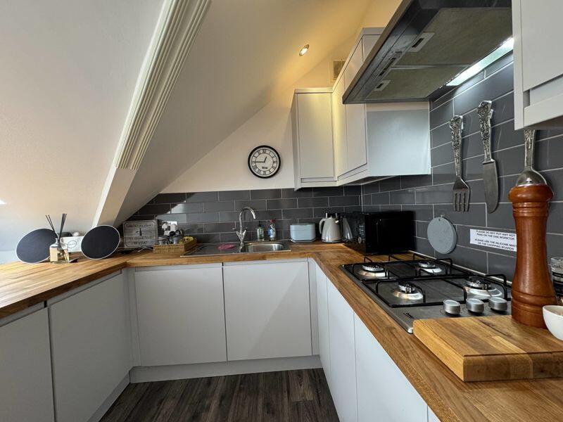 Additional image 8 of PRIME PENTHOUSE APARTMENT 5 MINS TO BEACH & TOWN WITH PARKING