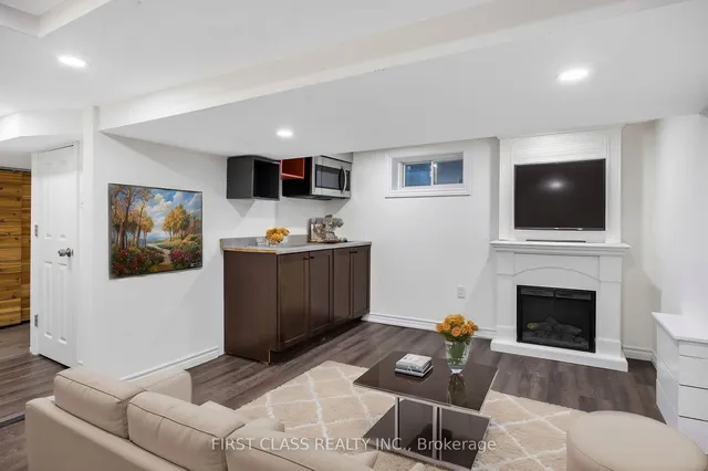 Additional image 32 of 121 Galt Ave