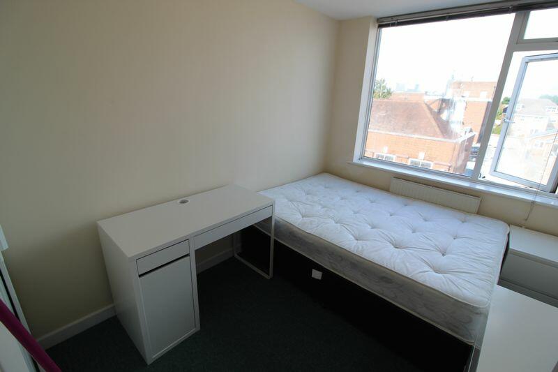 Additional image 4 of AVAILABLE FOR SEPTEMBER 2025-3 Double bedroom student property- Winton