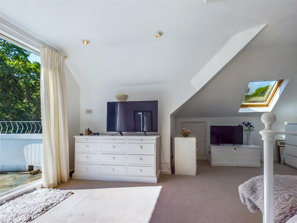 Additional image 19 of Elphinstone Road, Highcliffe, Christchurch, Dorset, BH23