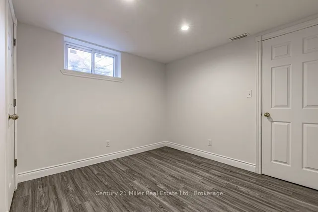 Additional image 35 of 2 Bond St