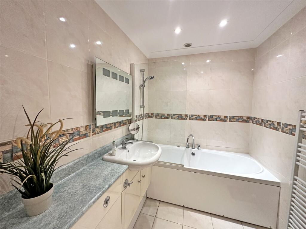 Additional image 10 of Marine Drive West, Barton on Sea, New Milton, Hampshire, BH25