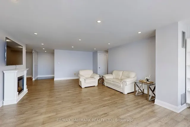 Additional image 7 of 65 Skymark Dr Unit 1707