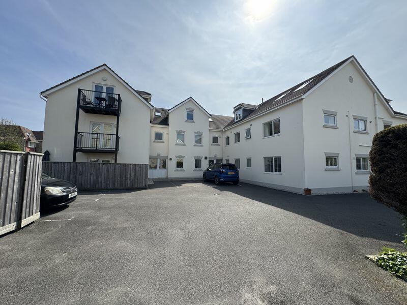 Additional image 29 of PRIME PENTHOUSE APARTMENT 5 MINS TO BEACH & TOWN WITH PARKING