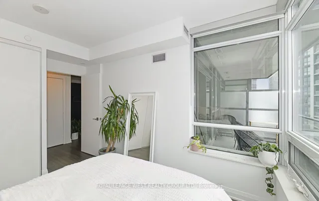 Additional image 10 of 36 Park Lawn Rd Unit 1202