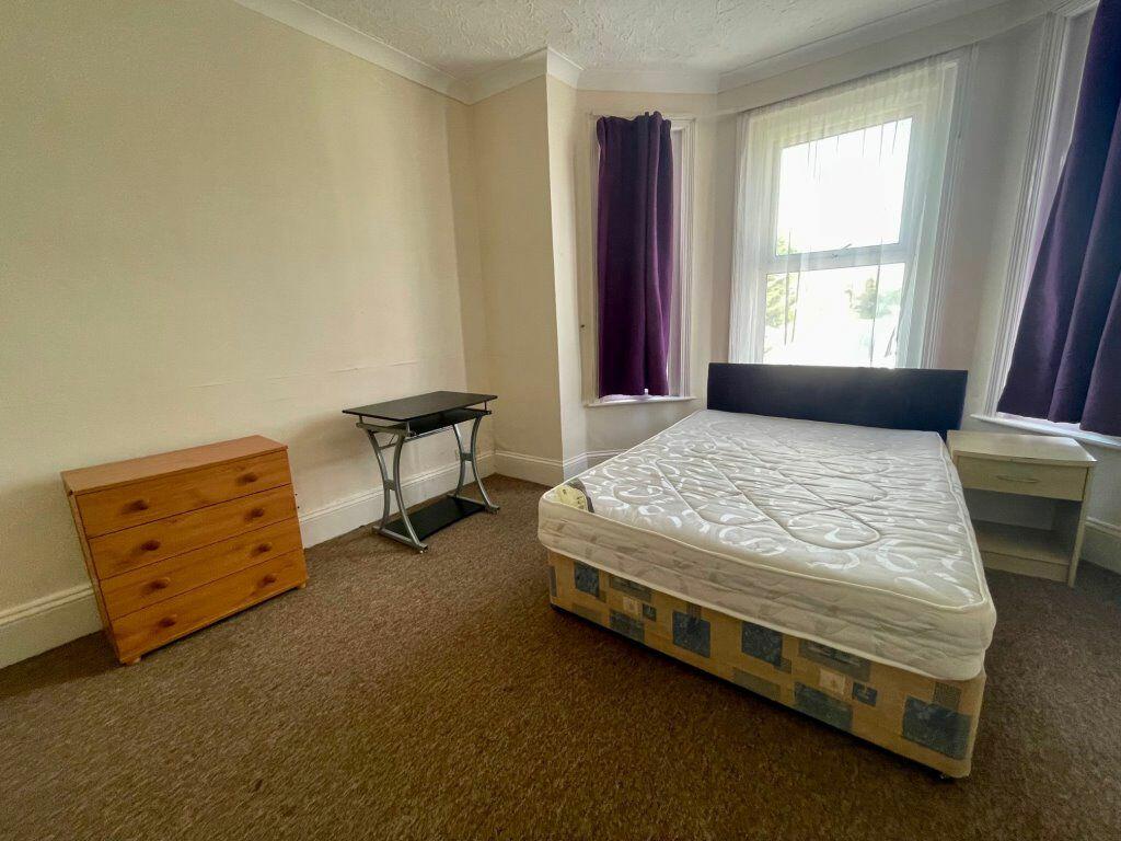 Additional image 11 of STUDENT THREE BEDROOM, CHARMINSTER (P01409)