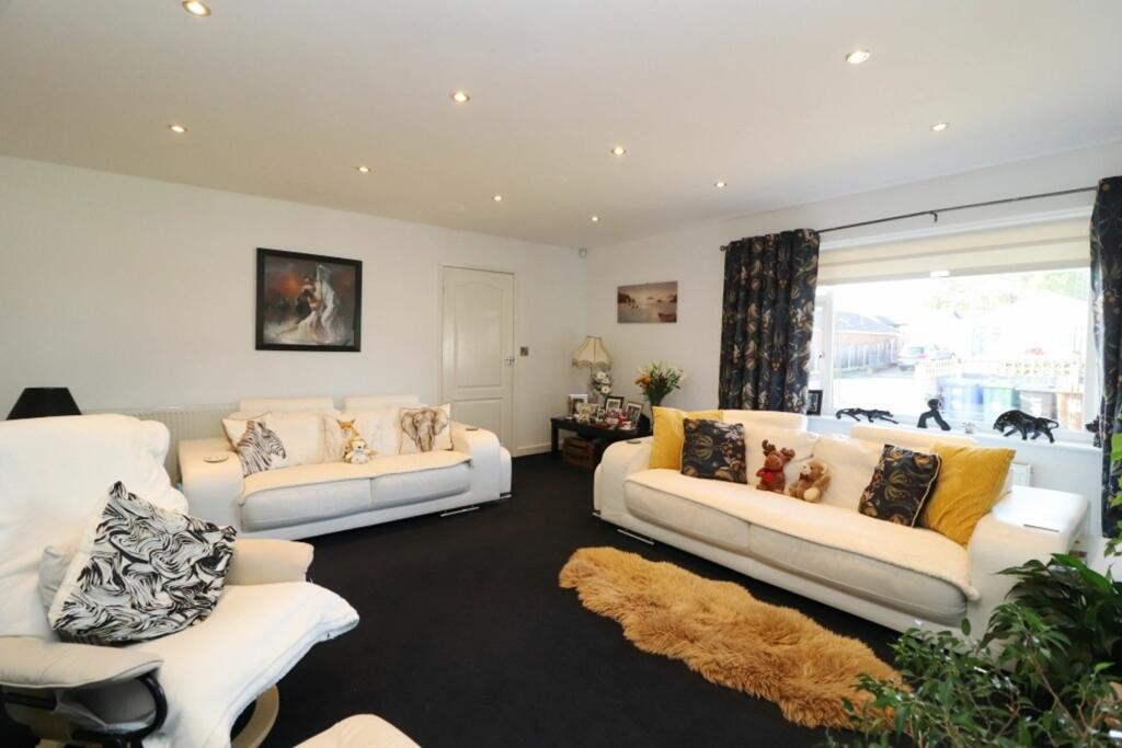 Additional image 3 of 10 Adlington Close, Lowercroft, Bury BL8 2HS