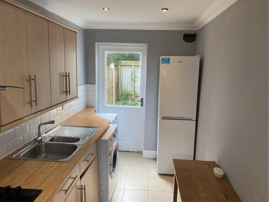 Additional image 4 of 2 Double Bedroom Student Garden Apartment - Rushton Crescent