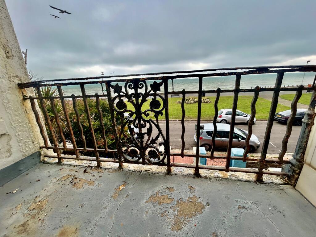 Additional image 3 of New Parade East beach, Bills included