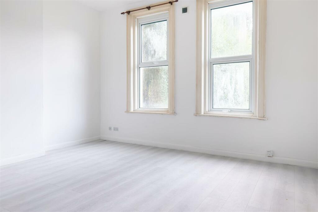 Additional image 4 of Studio Flat, Crescent Road, Bournemouth