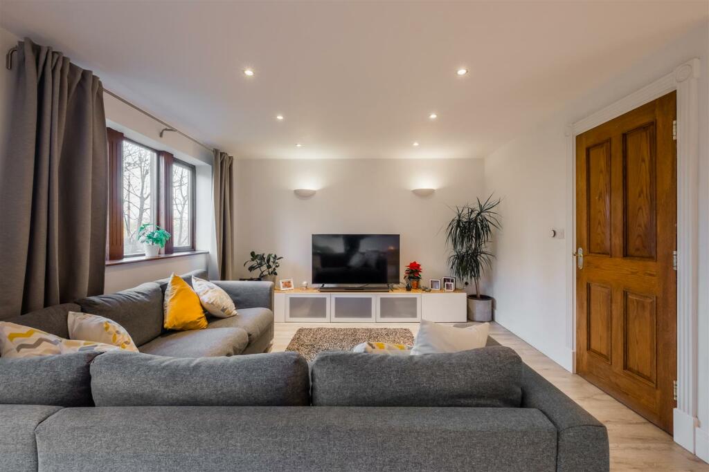 Additional image 4 of Rustless Close, Cleckheaton, BD19 6JU