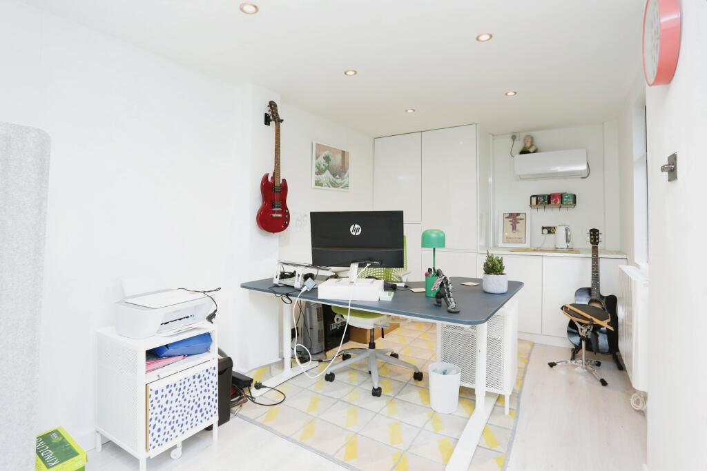 Additional image 8 of Ronalds Road, Bromley, BR1