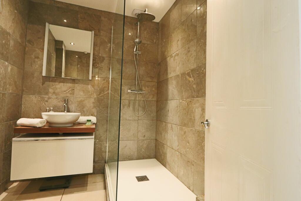 Additional image 6 of Basement Flat,  Meridian Place, Bristol