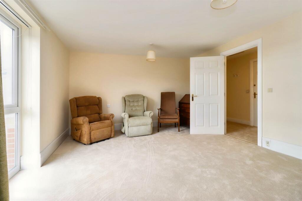 Additional image 8 of Within an easy walk to Clevedon Town Centre