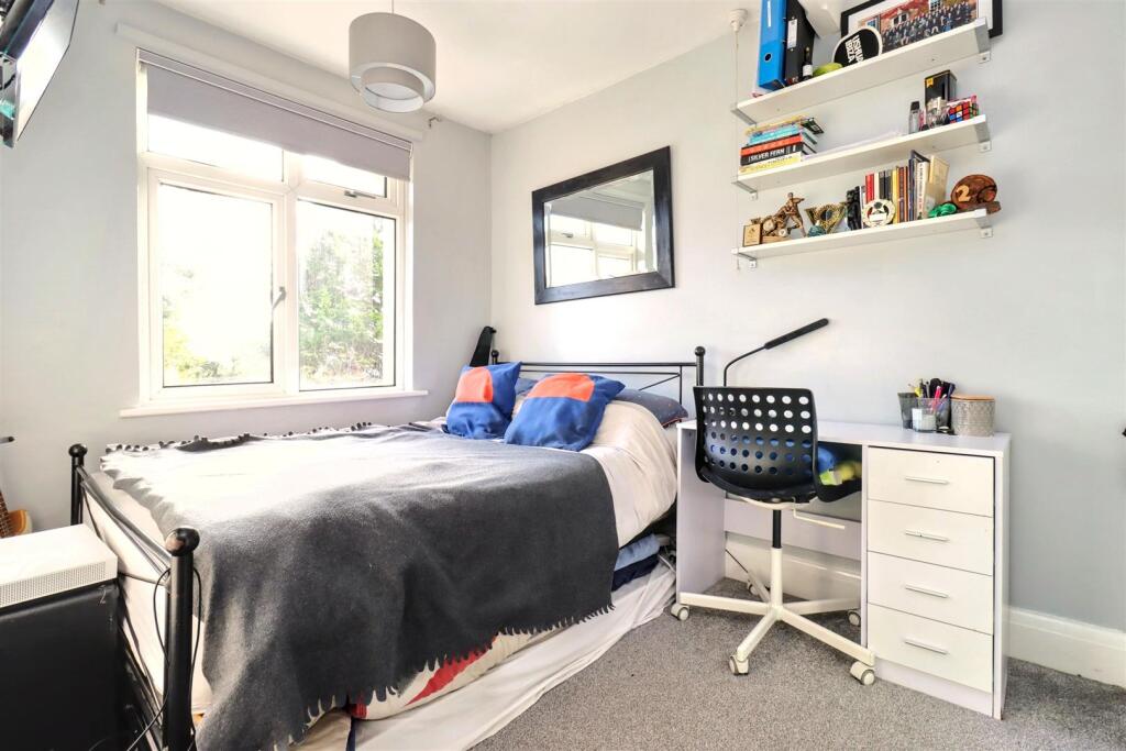 Additional image 10 of Perfectly placed between Clevedon Town Centre and Seafront