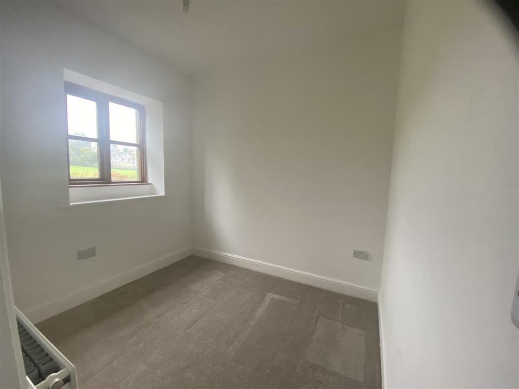 Additional image 5 of Ingrow Lane