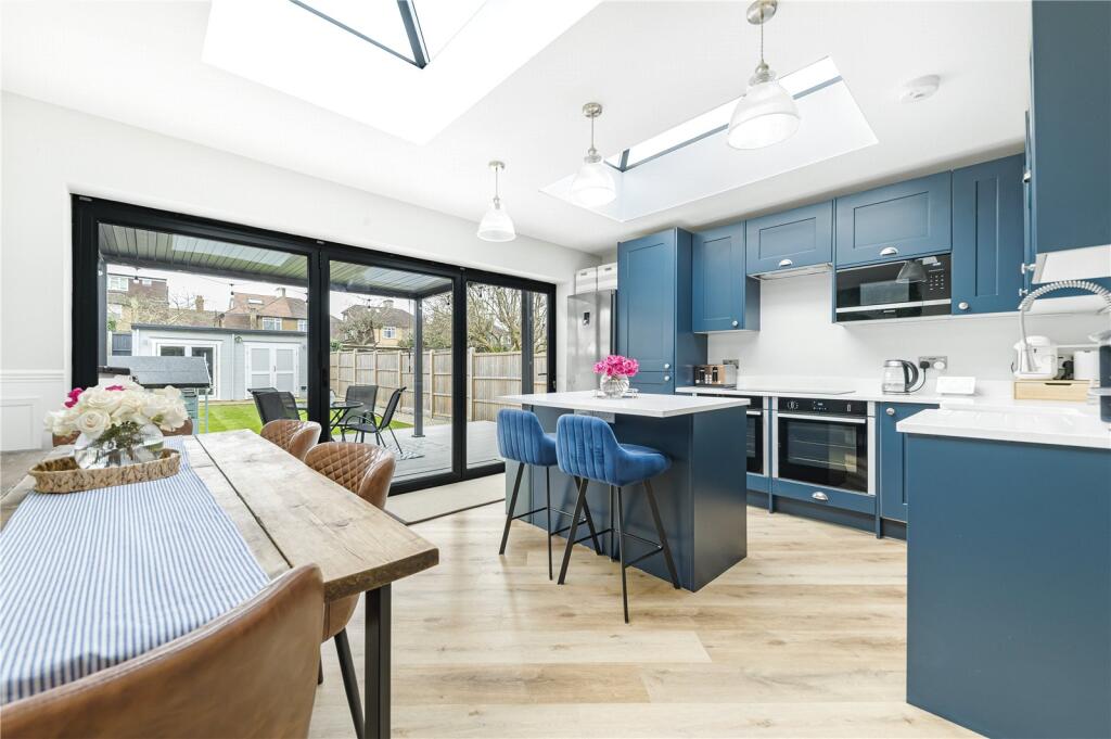 Additional image 38 of Hayes Wood Avenue, Bromley, BR2