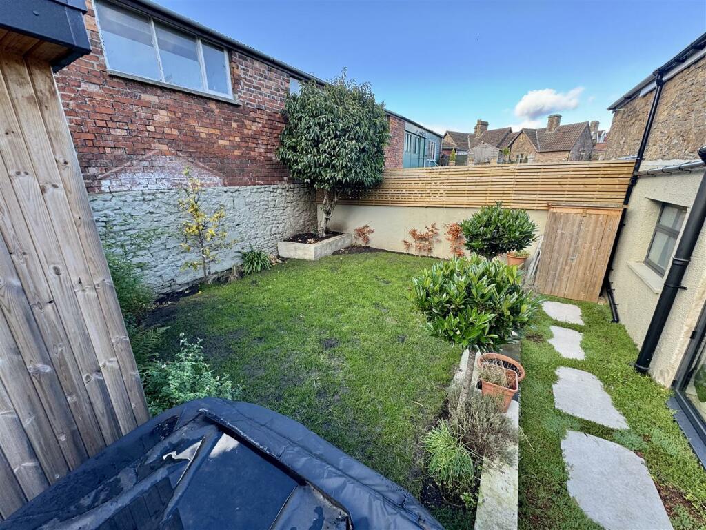 Additional image 16 of Victoria Square, Portishead.