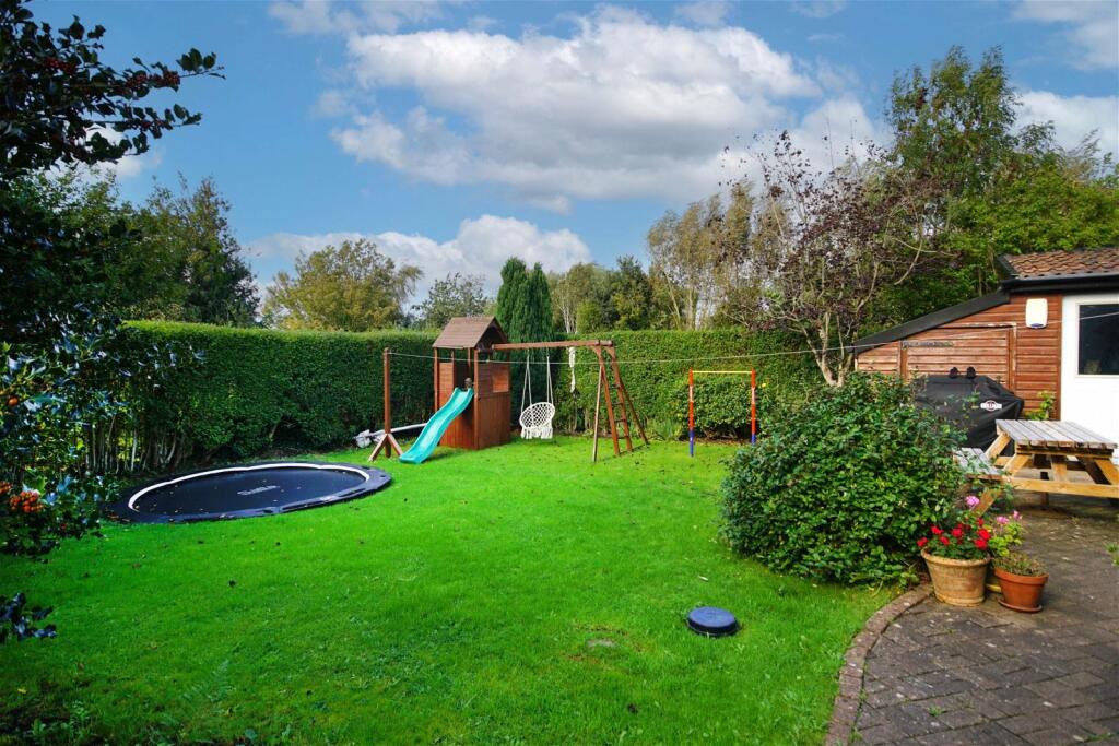 Additional image 22 of Stunning 4 Bedroom Cottage With Equally Stunning 2 Double Bedroom Detached Annexe, Winterbourne