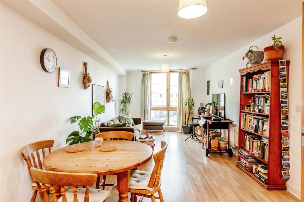 The Crescent, Hannover Quay, Bristol, BS1