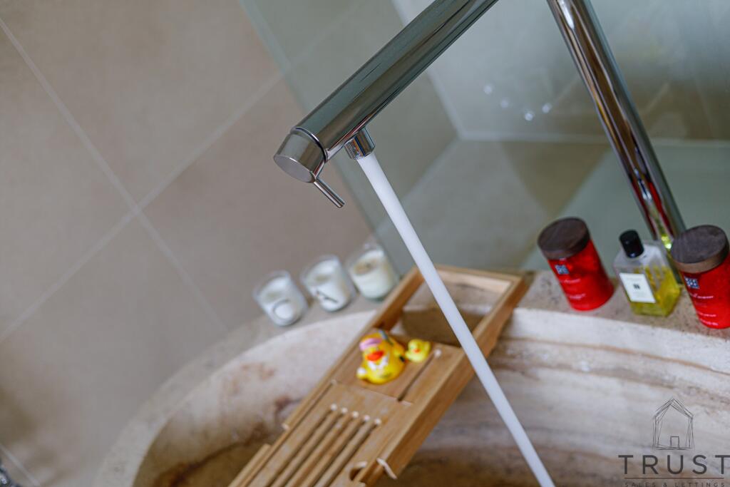 Additional image 56 of Bradford Road, Birkenshaw