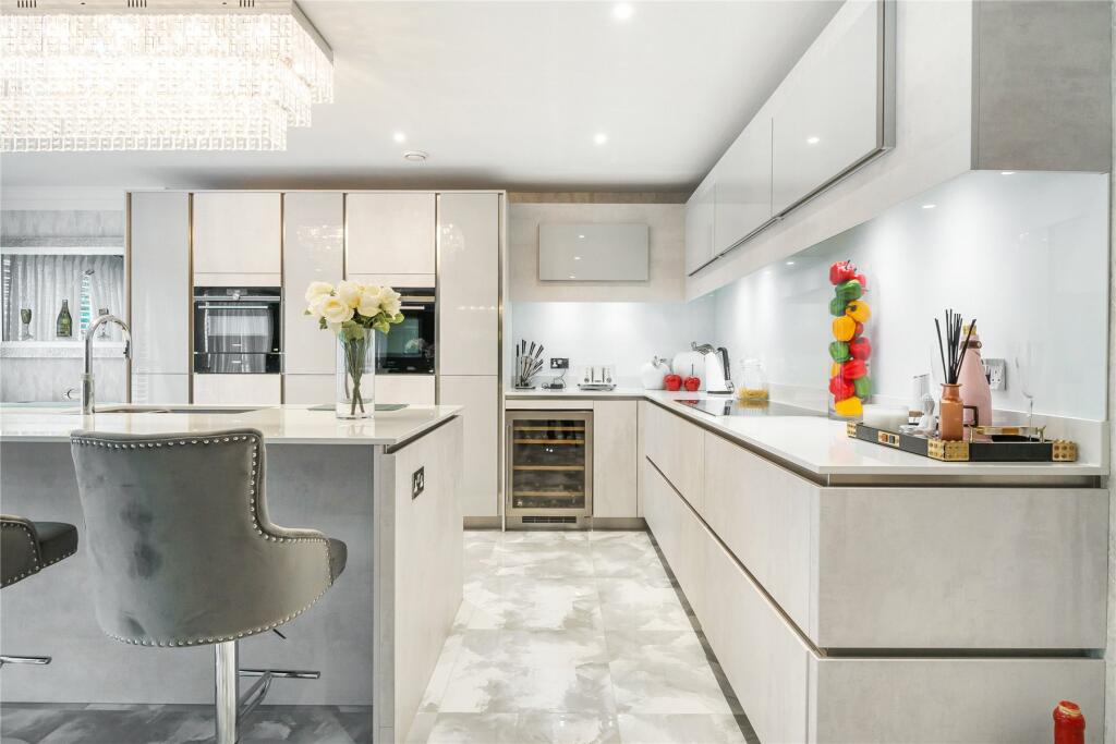 Additional image 41 of Willoughby Lane, Bromley