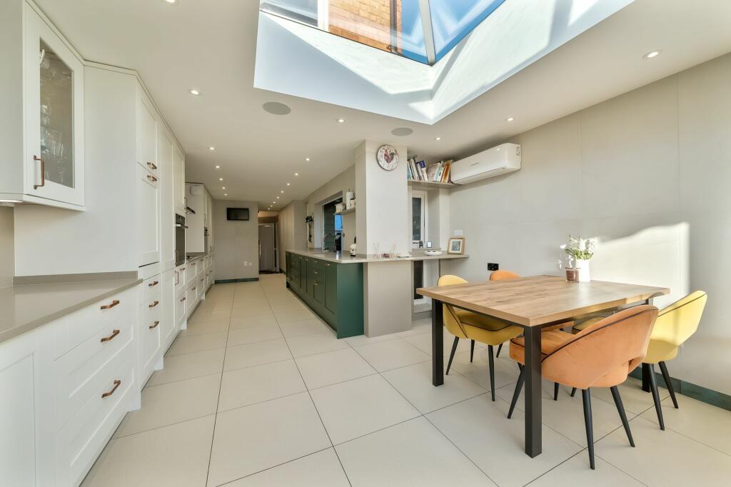 Additional image 3 of Devonshire Road, Weston-Super-Mare. Ideally Suited for Dual Occupation