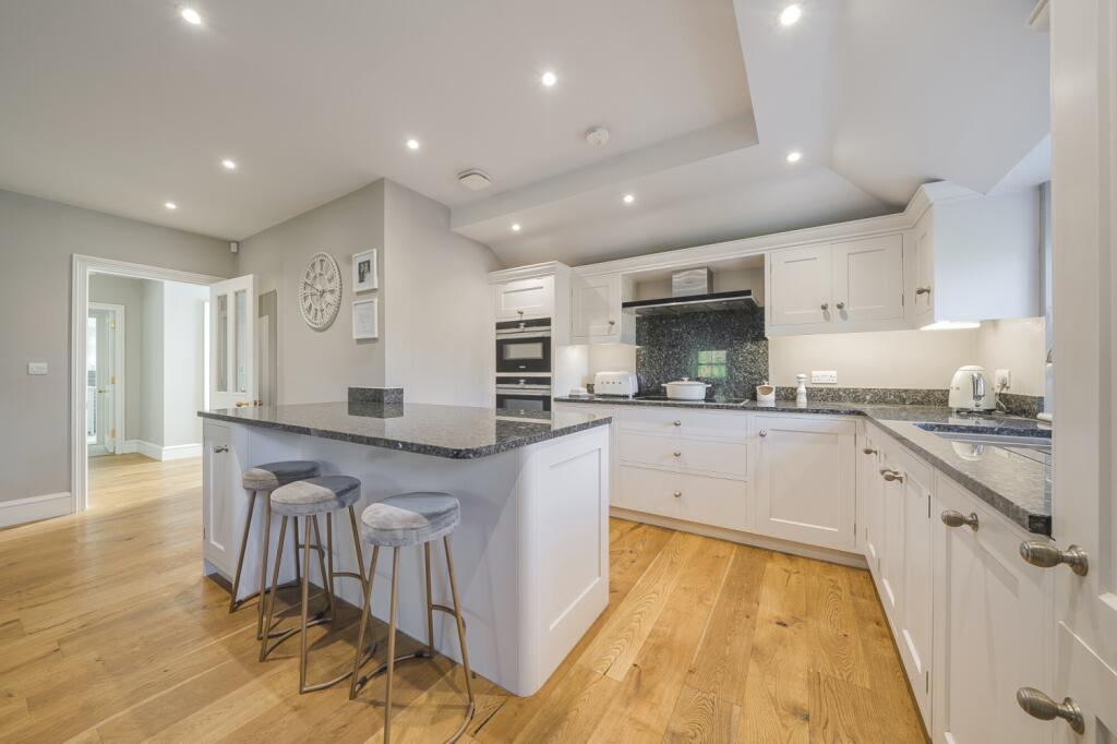 Additional image 3 of Willoughby Lane Bromley BR1