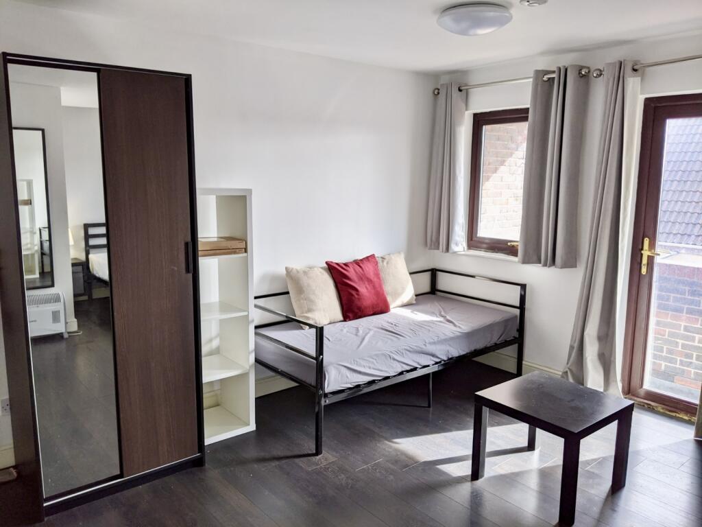 Additional image 8 of Cleve Court, Cumberland Place, Clifton, Bristol