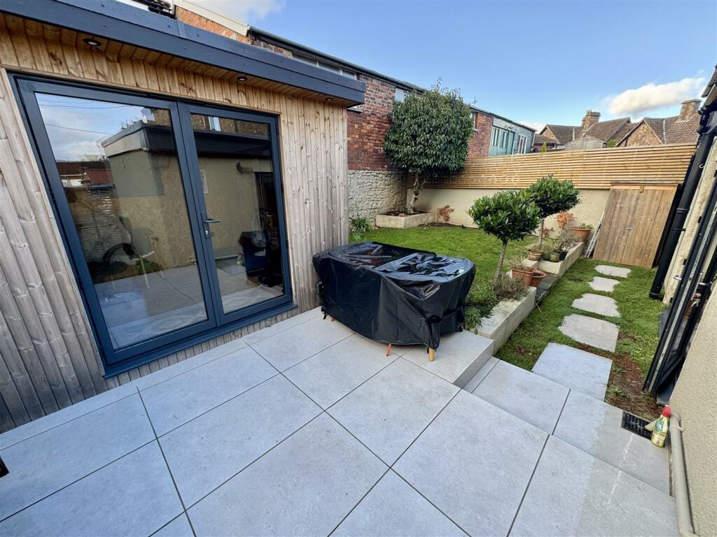 Additional image 18 of Victoria Square, Portishead.