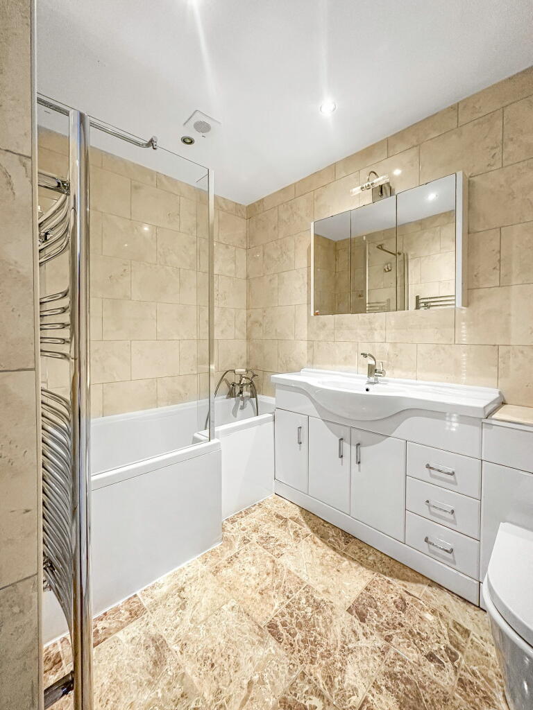 Additional image 17 of Merewood Close, Bromley, BR1 2AN