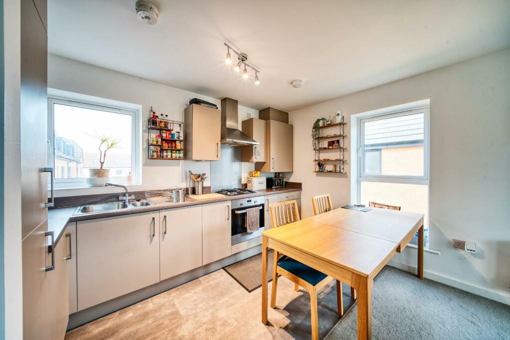 Additional image 14 of Modern first floor apartment in central Yatton
