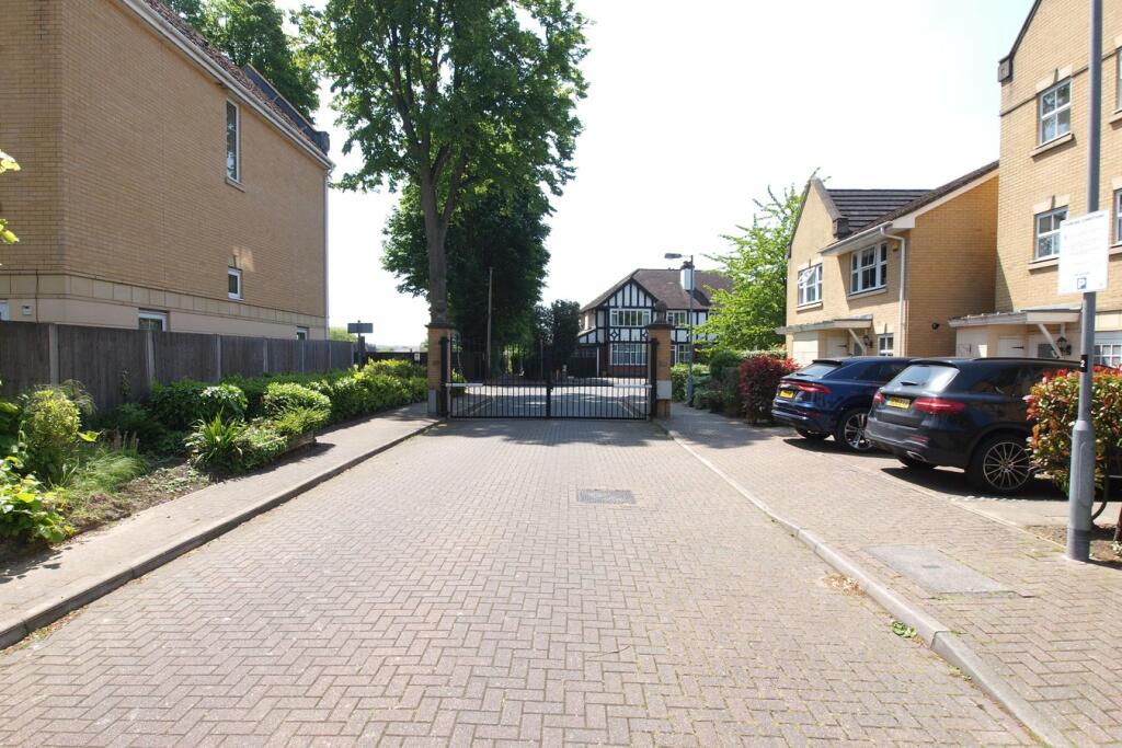 Additional image 10 of Sparkes Close, Bromley, BR2