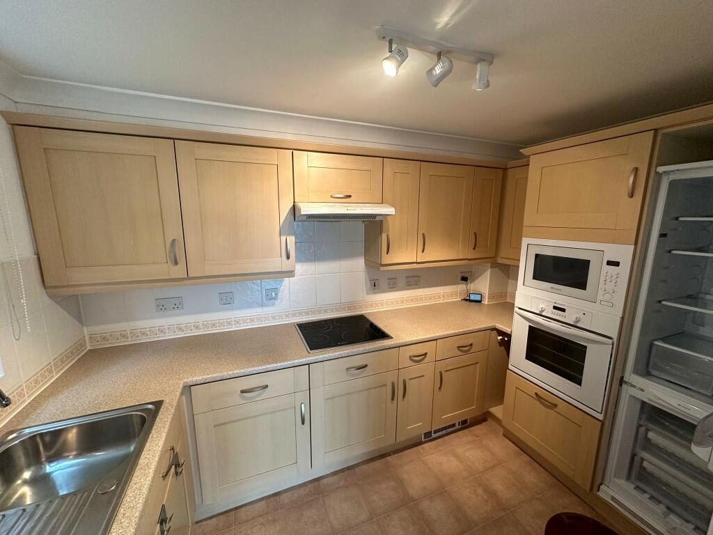 Additional image 5 of 9 Pegasus Court, 58 Beach Road, Weston-Super-Mare, North Somerset, BS23 4AL