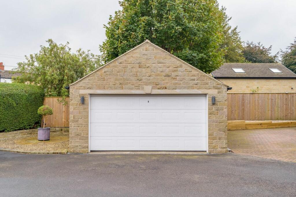 Additional image 36 of Bradford Road, Gomersal