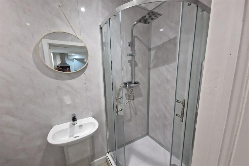 Additional image 16 of 5 bedroom Semi Detached House in Ringwood Crescent, Southmead