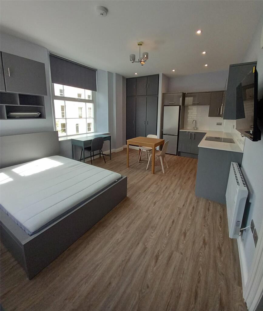 Meridian Place (Flat 5), Clifton, Bristol, STUDENT, BS8