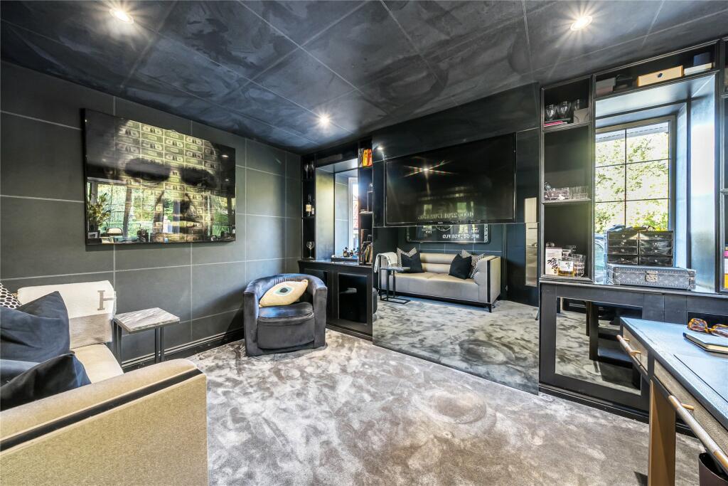 Additional image 15 of Hollydale Drive, Bromley